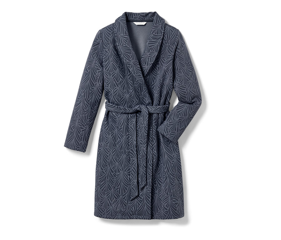 Niebieski szlafrok we wzór z liści.