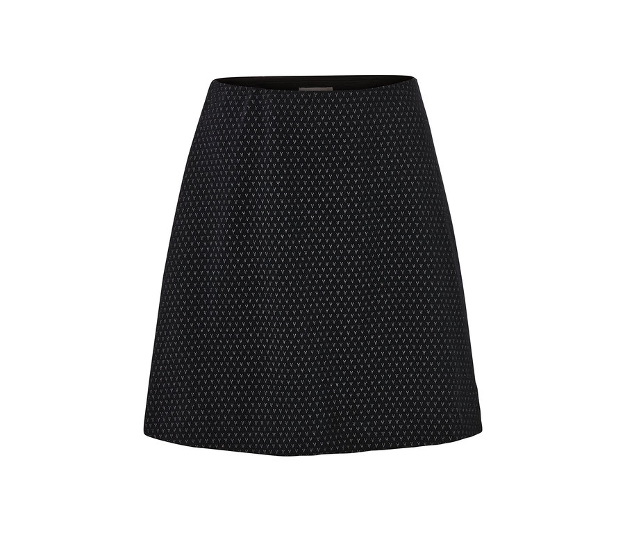 Czarna, błyszcząca, żakardowa spódnica.