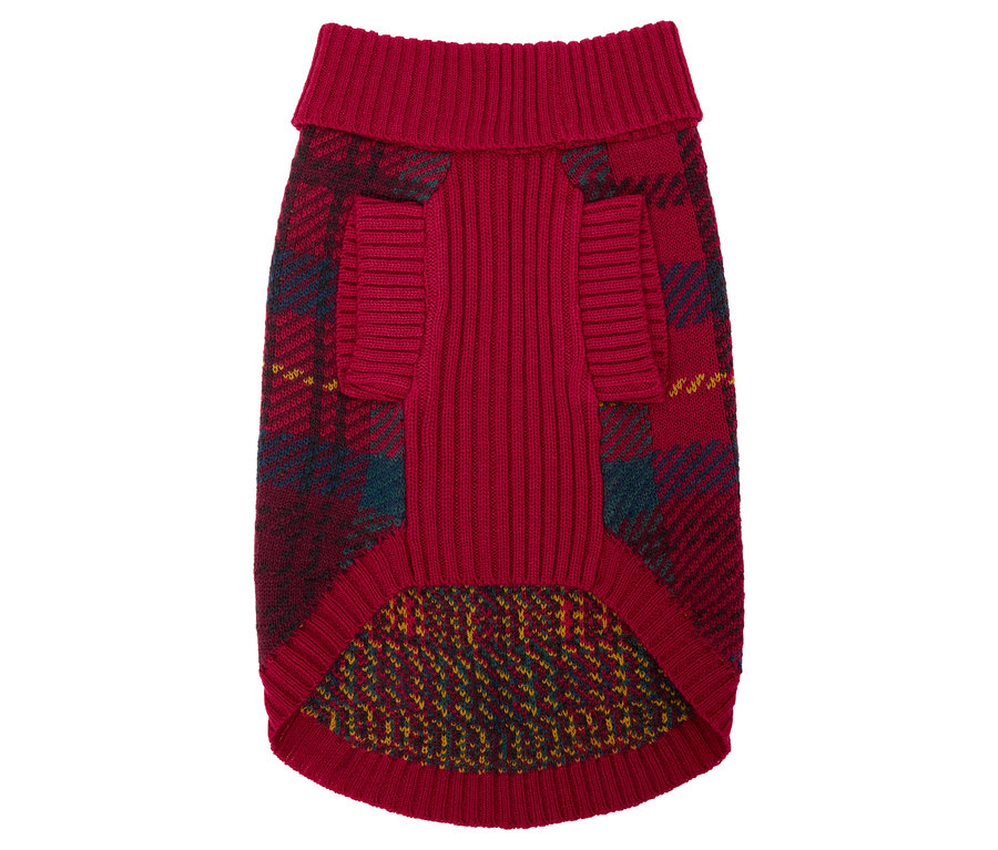 Czerwony sweter dla psa w kratę.