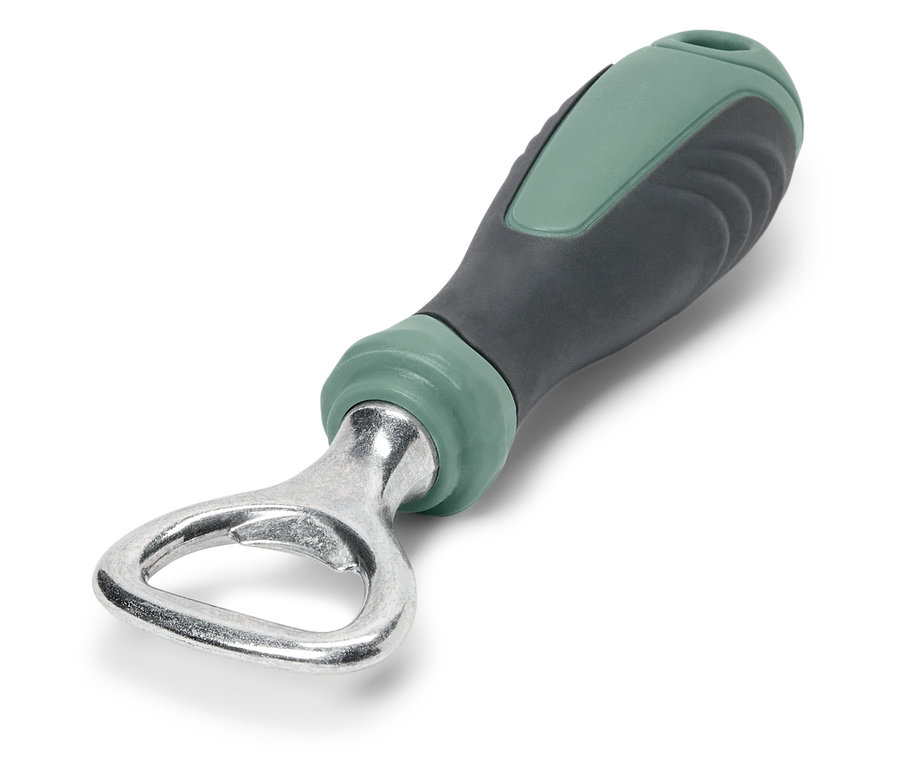 Srebrny otwieracz do butelek z szarozieloną rączką.