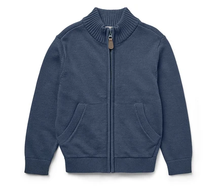 Granatowy sweter rozpinany na zamek z kieszeniami.