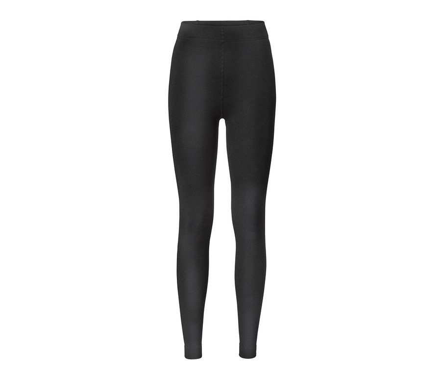 Czarne legginsy termiczne.