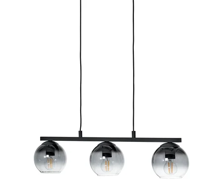 Czarna lampa wisząca z trzema kloszami z przydymionego szkła.