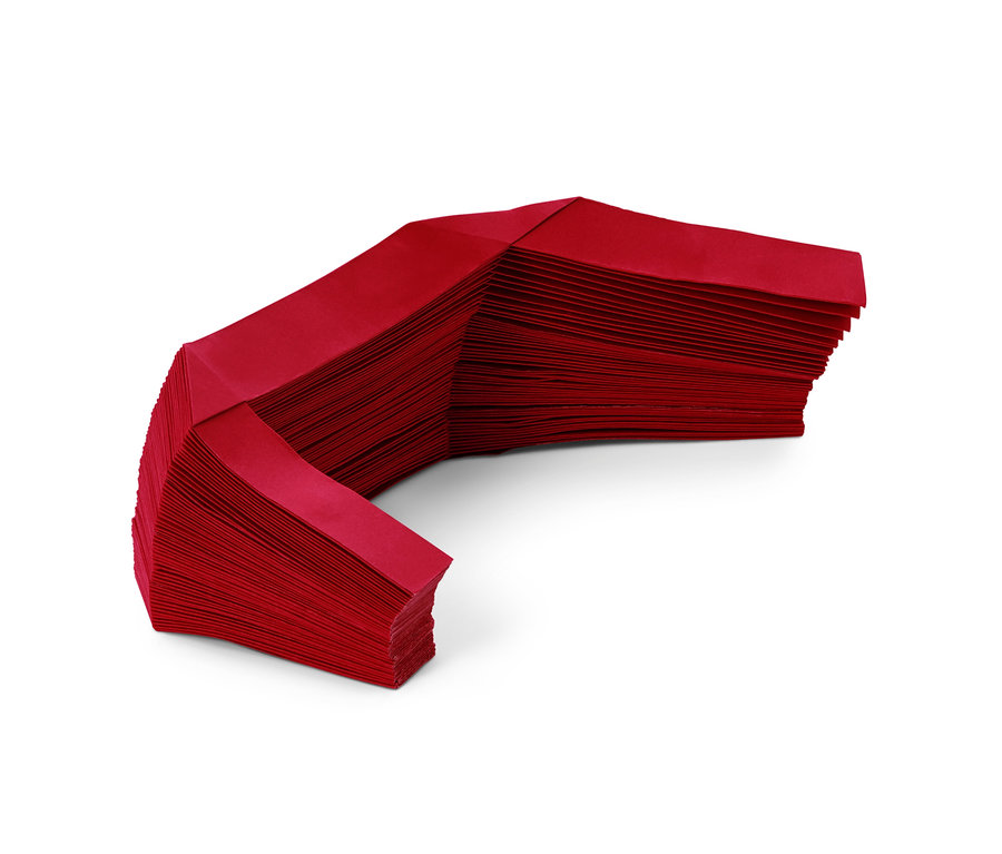 Czerwona papierowa serweta pod choinkę.