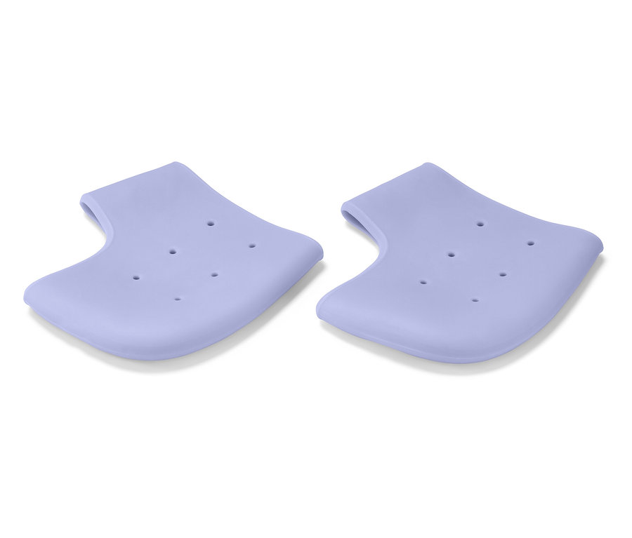 Dwa fioletowe silikonowe ochraniacze na pięty z otworami na białym tle.