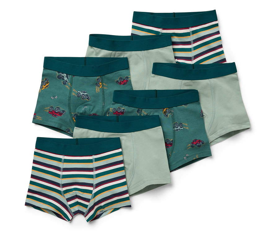 Zestaw sześciu bokserek chłopięcych: dwie zielone z nadrukiem samochodów, dwie jasnozielone i dwie w paski.