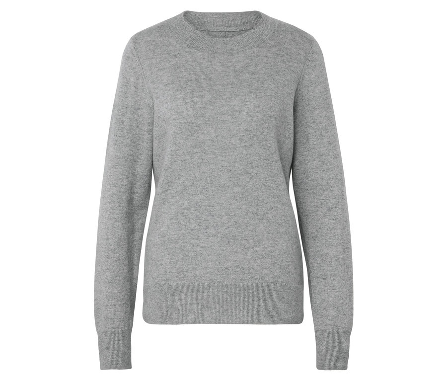 Szary sweter z długim rękawem na białym tle.