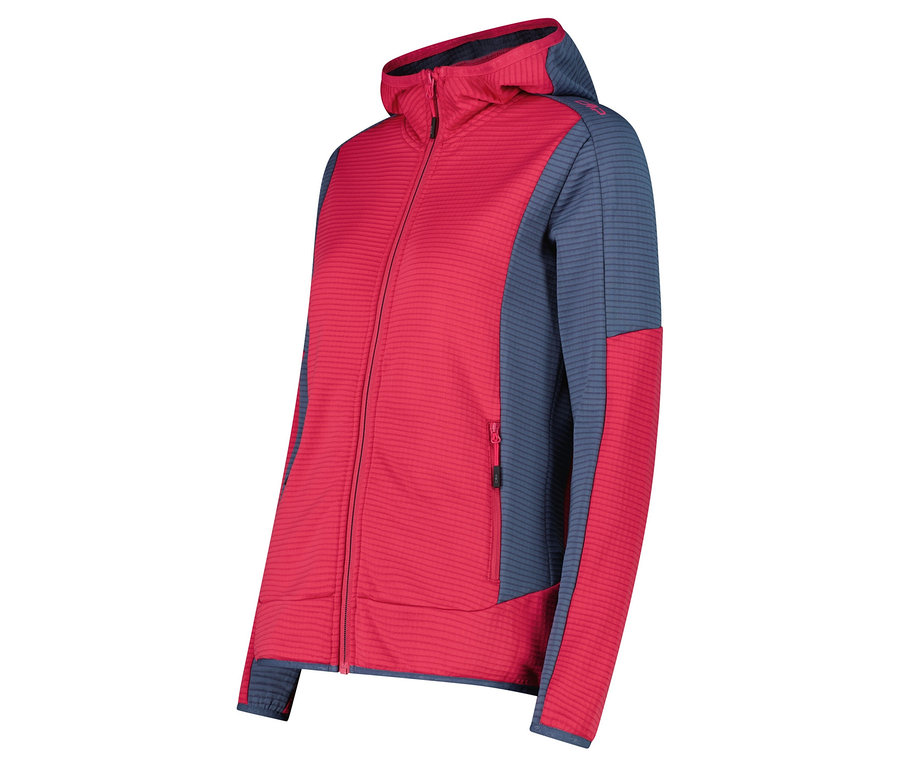 Czerwona kurtka z kapturem z szaro-niebieskimi rękawami i kapturem.