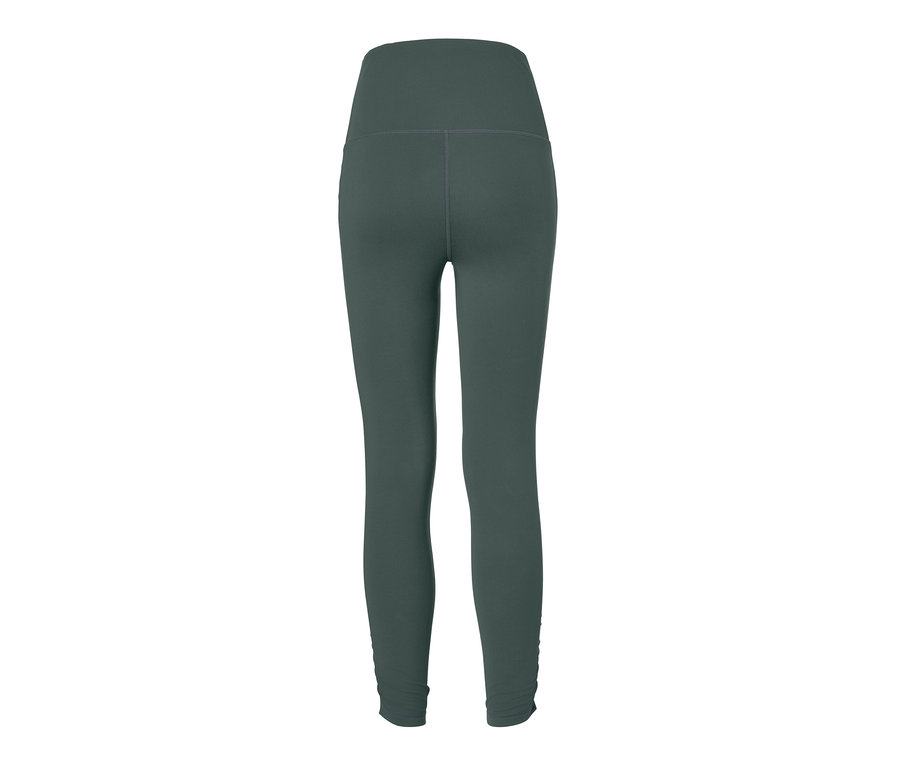 Szczegółowy widok z tyłu legginsów sportowych modelujących sylwetkę.