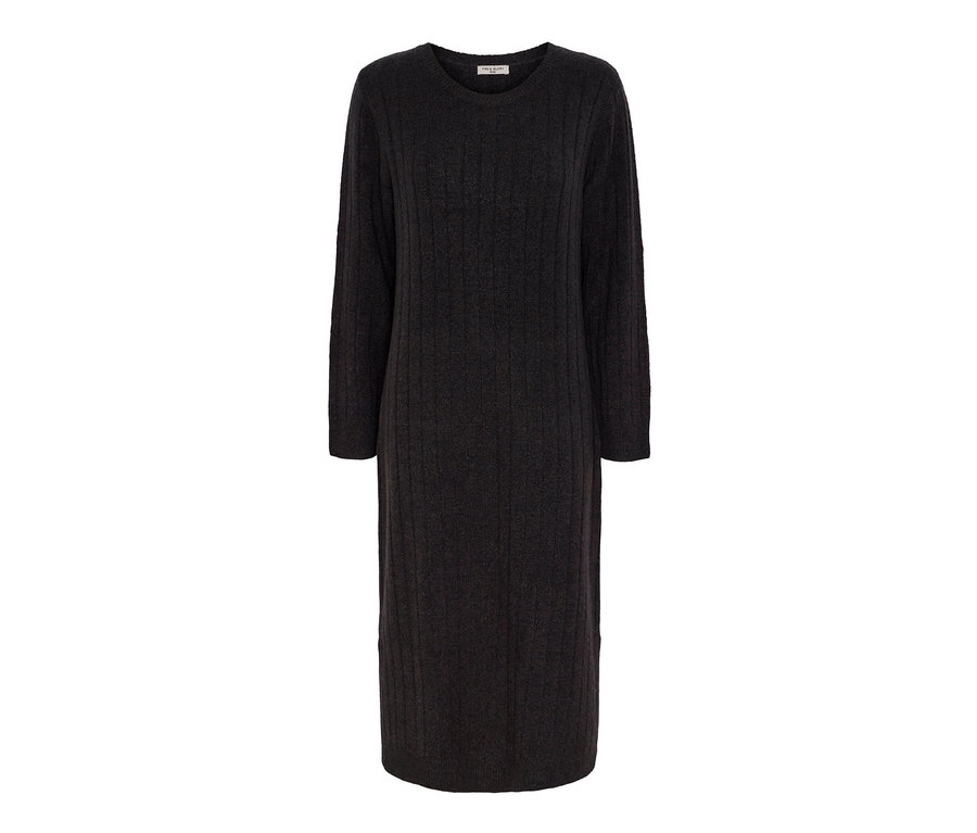 Szara sukienka z prążkowanej dzianiny.