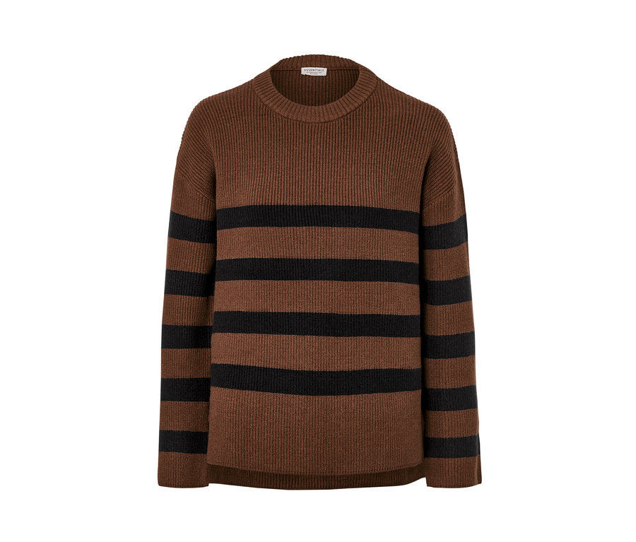 Brązowy sweter z dzianiny w czarne paski.