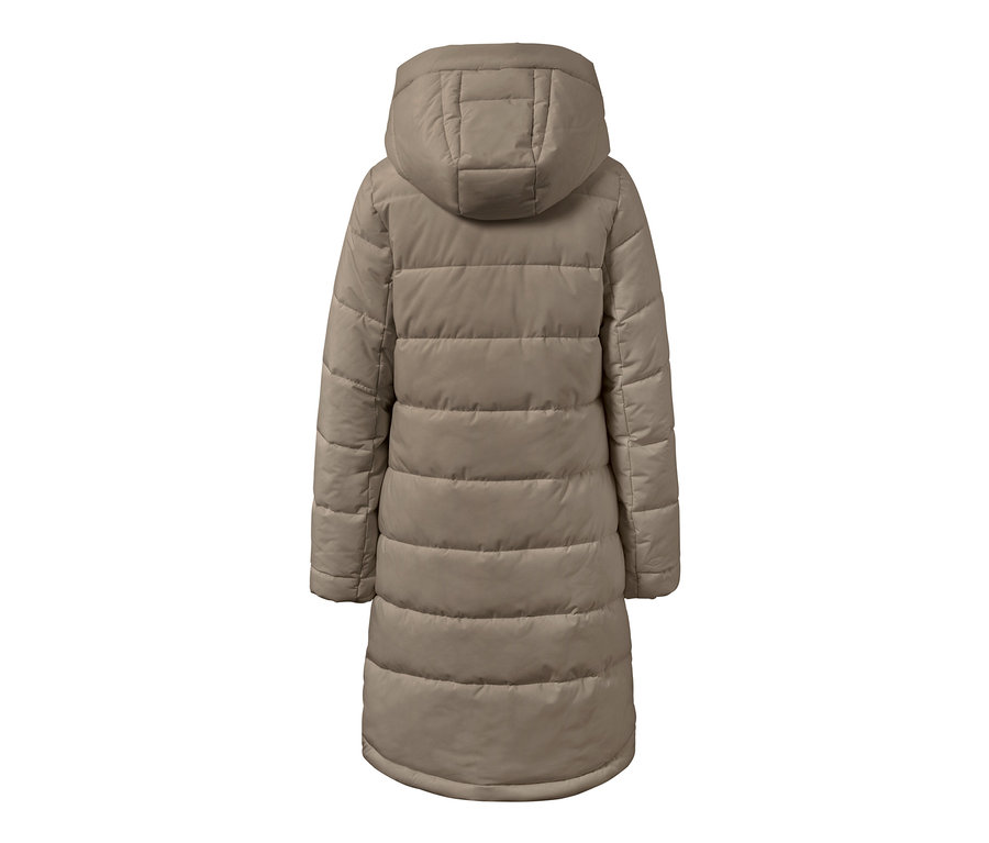 Widok z tyłu szarobeżowego pikowanego płaszcza.