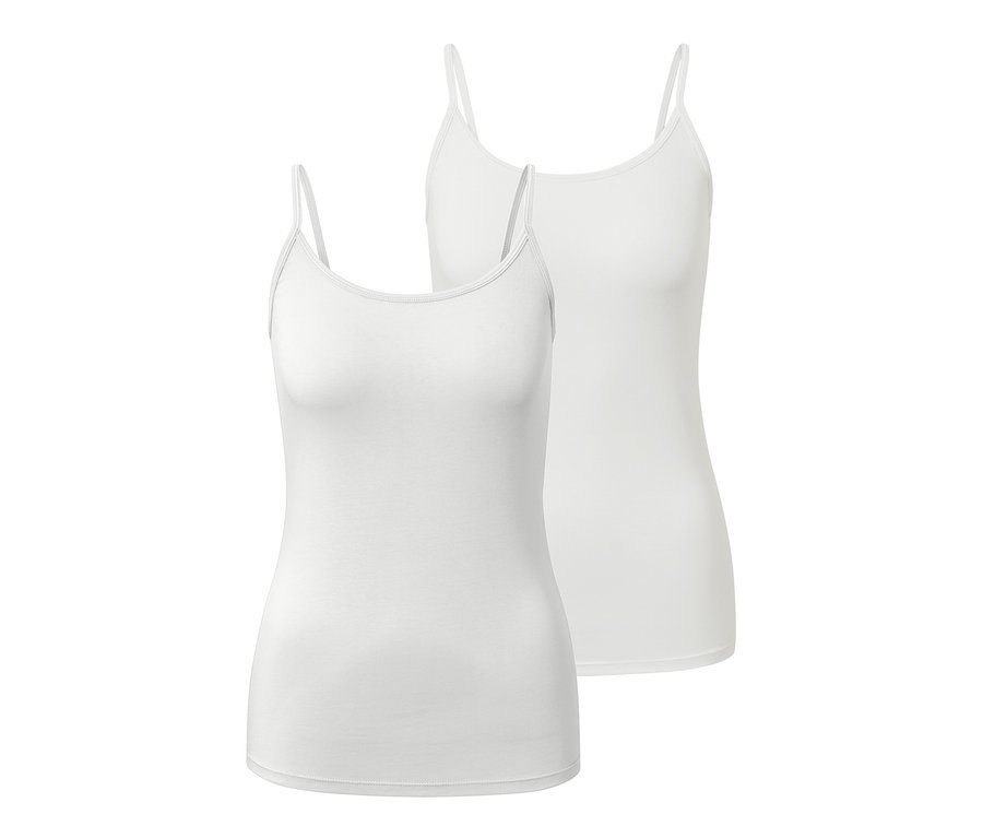 Dwie białe koszulki na ramiączkach.