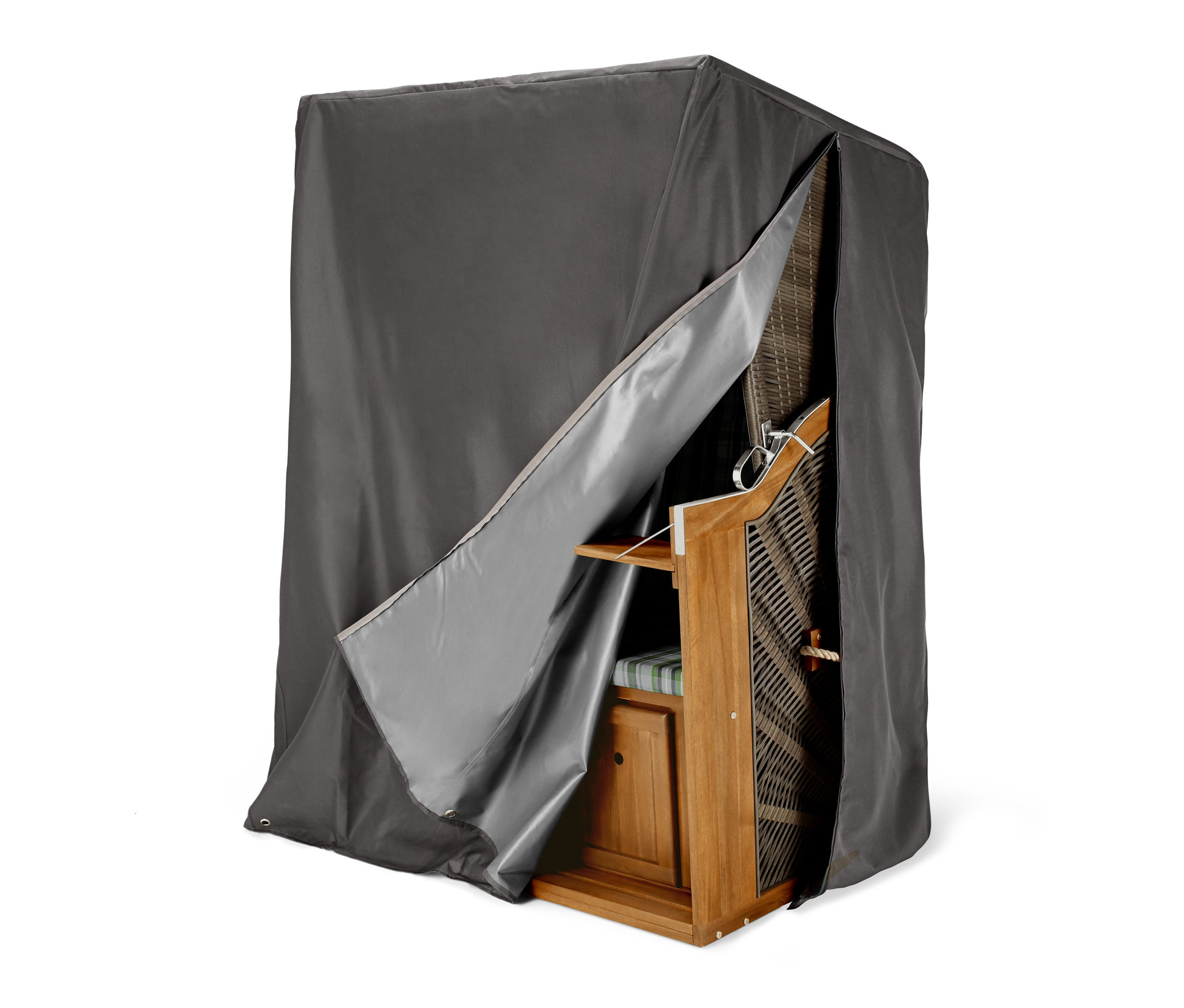 Kosz plażowy zakryty pokrowcem premium na kosze plażowe w rozmiarze L, który jest częściowo odsłonięty.