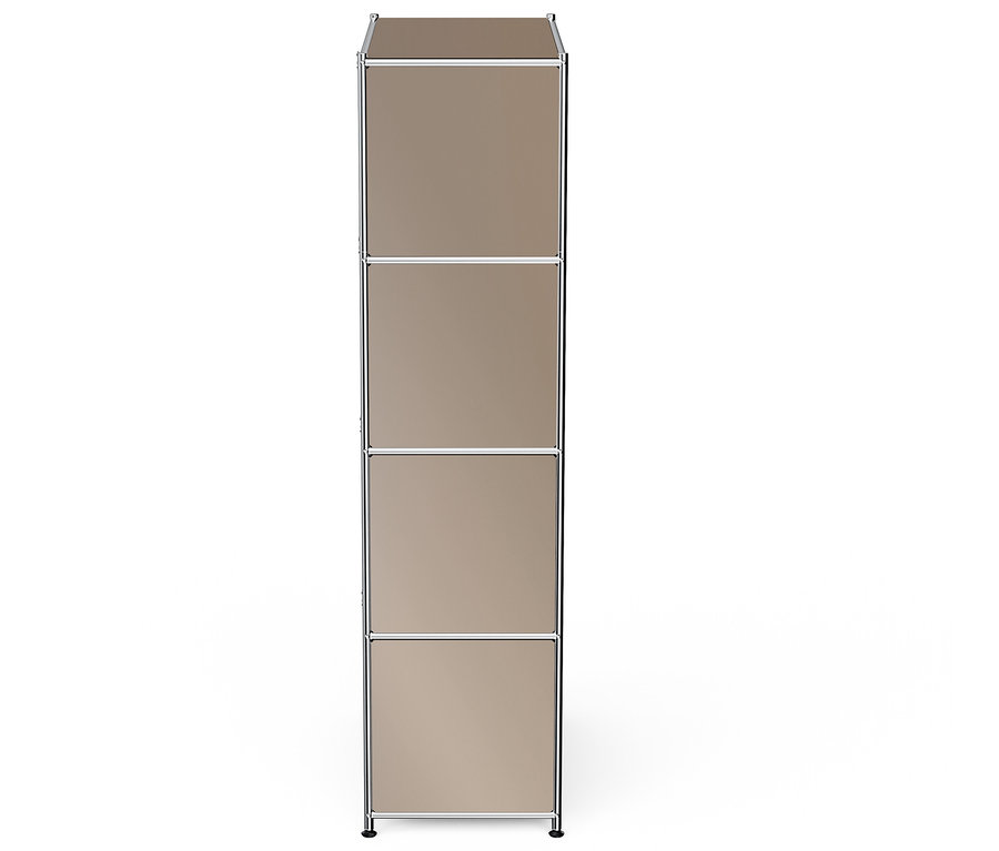 Brązowa szafka z czterema półkami na białym tle.