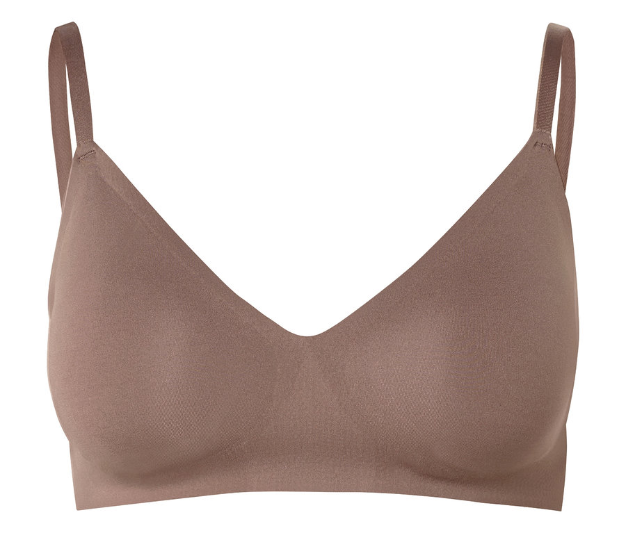 Beżowy biustonosz z dekoltem w szpic i cienkimi ramiączkami na białym tle.