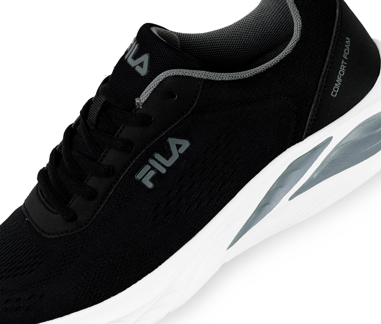 Zbliżenie czarnego sneakersa FILA Specctris z białą podeszwą i szarymi detalami.