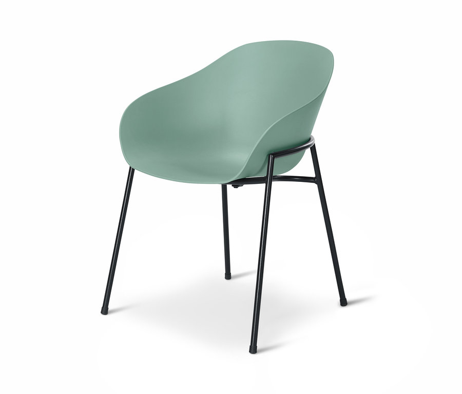 Szczegółowe ujęcie nowoczesnego miętowego krzesła z czarnymi metalowymi nogami.