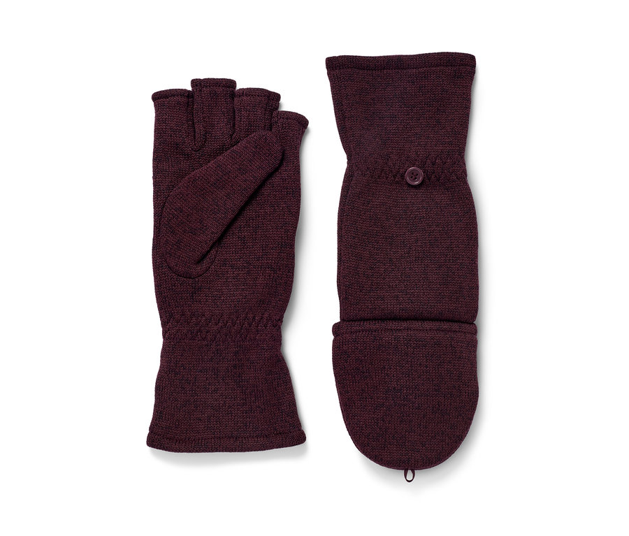 Dwie rękawice-łapawice z dzianiny polarowej leżą obok siebie.