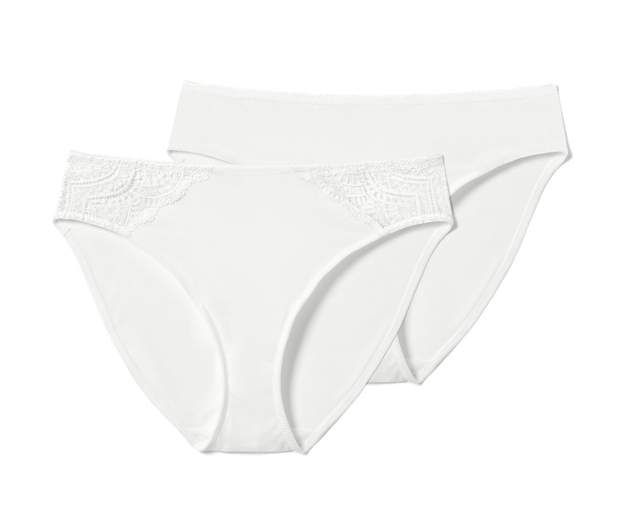 Dwie białe figi, 2 pary, leżą na sobie.