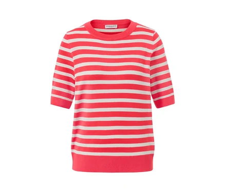 Sweter w paski z delikatnej dzianiny z krótkimi rękawami.