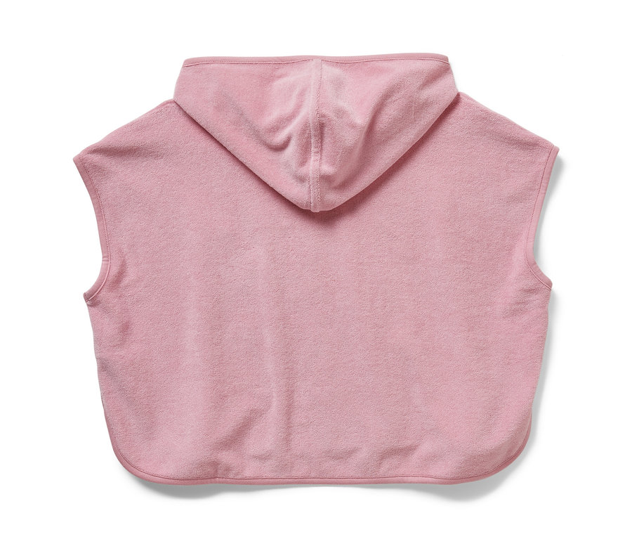 Zbliżenie na różowe ponczo frotte z kapturem, księżniczka.