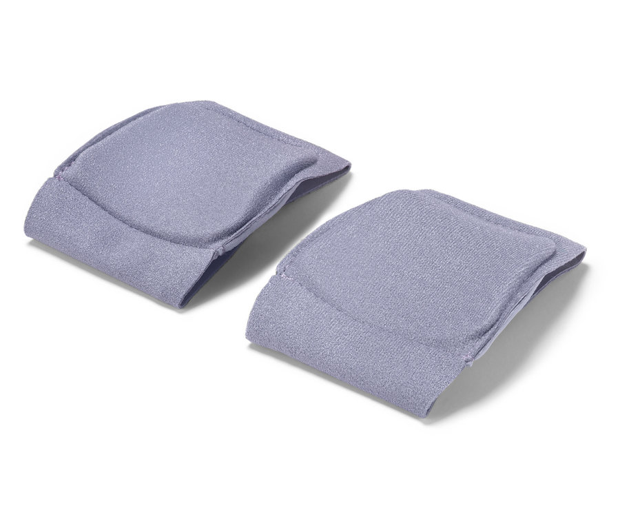 Dwa fioletowe nakolanniki leżą na białym tle.