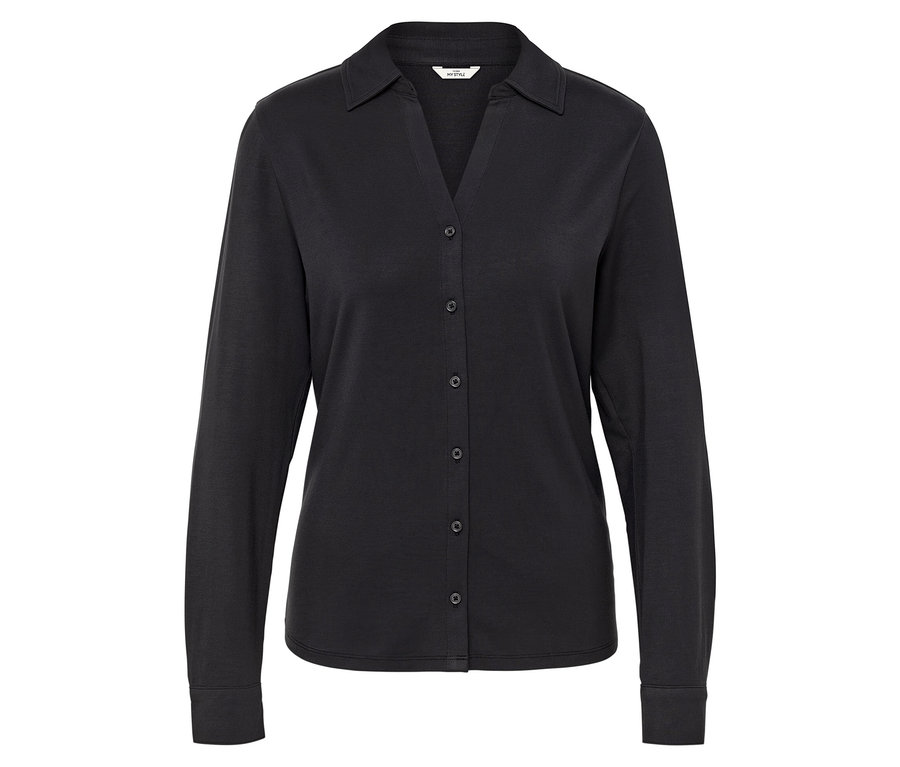 Czarna bluzka z długim rękawem zapinana na guziki.