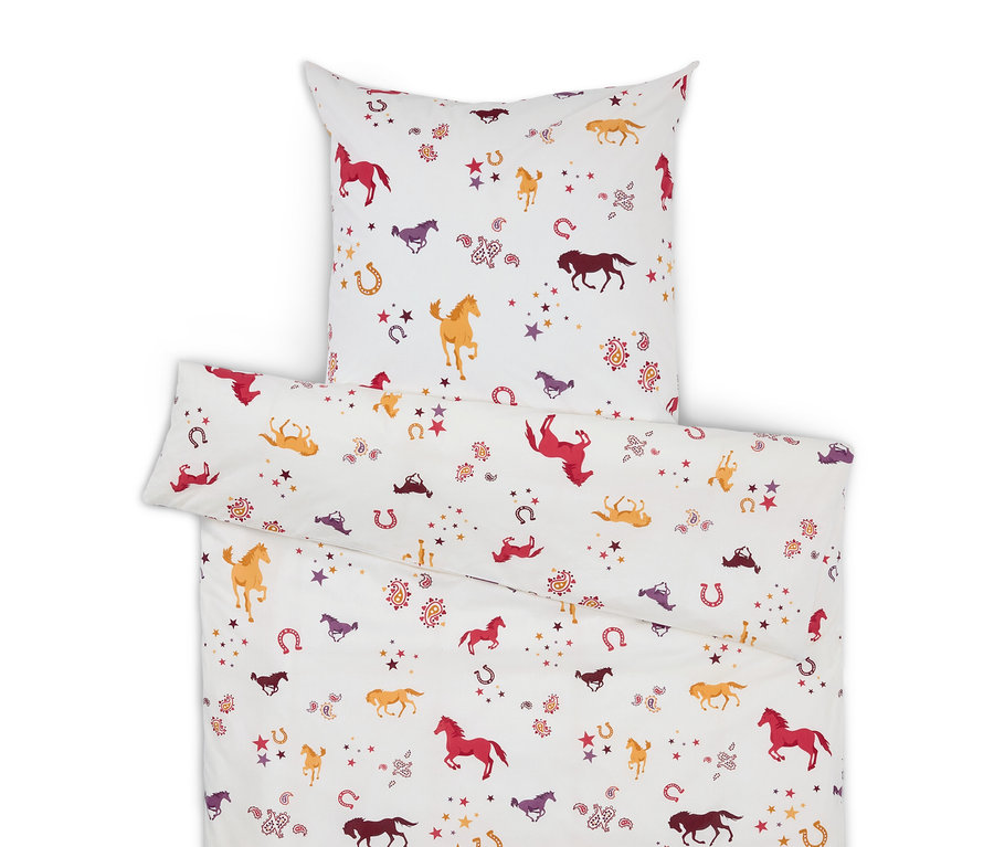 Biała pościel z wzorem koni, gwiazd i podków.
