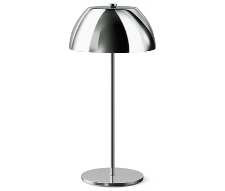 Srebrna lampa z okrągłym kloszem na cienkiej nóżce.