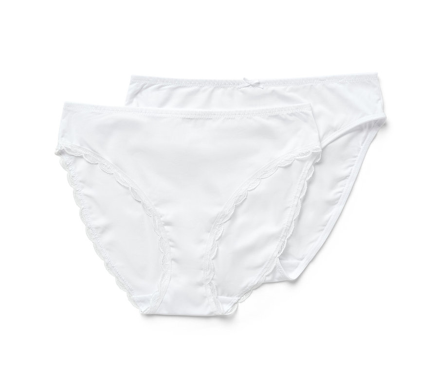 Dwie pary białych fig.