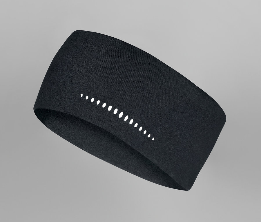 Czarna opaska sportowa z elementami odblaskowymi na szarym tle.