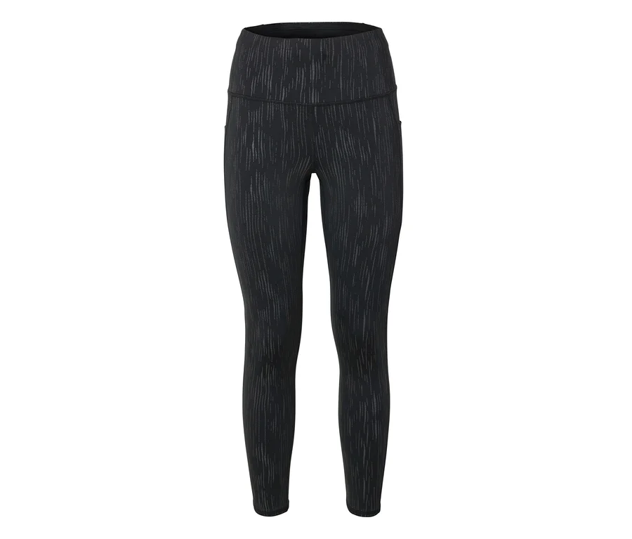 Czarne legginsy we wzory.