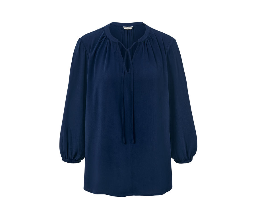 Niebieska bluzka-tunika z długimi rękawami.