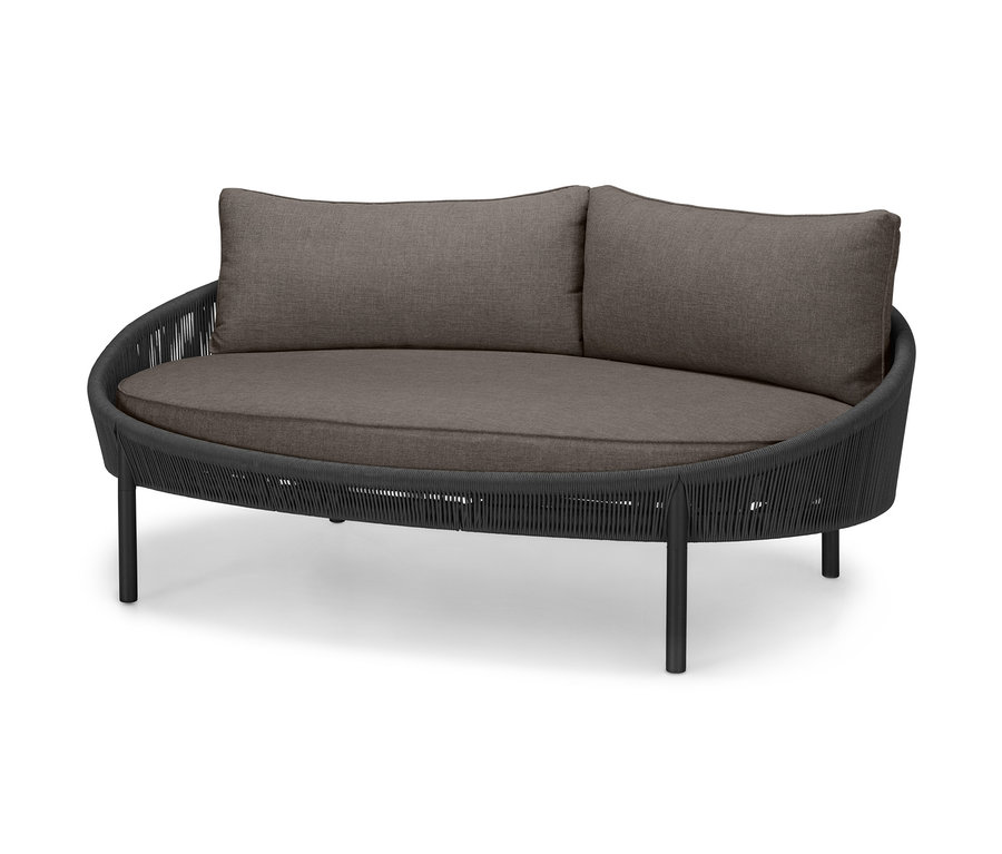 Czarna sofa »Jara« z plecionką tekstylną i dwiema poduszkami.