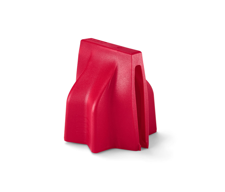 Czerwona foremka do wykrawania ciastek w kształcie gwiazdy.