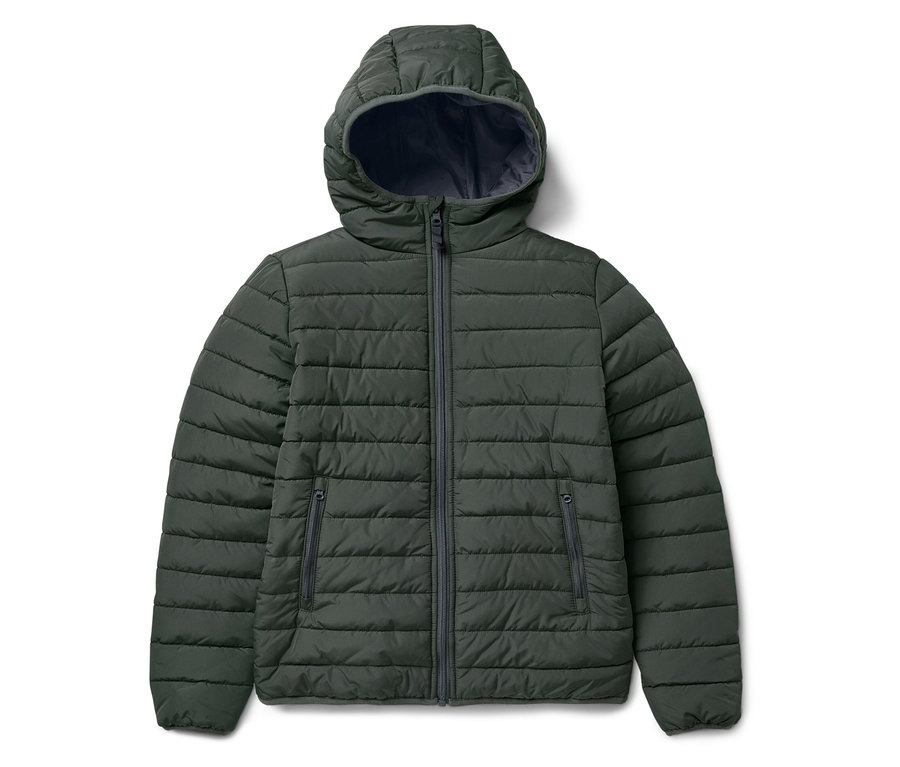 Zielona kurtka puchowa z kapturem na białym tle.
