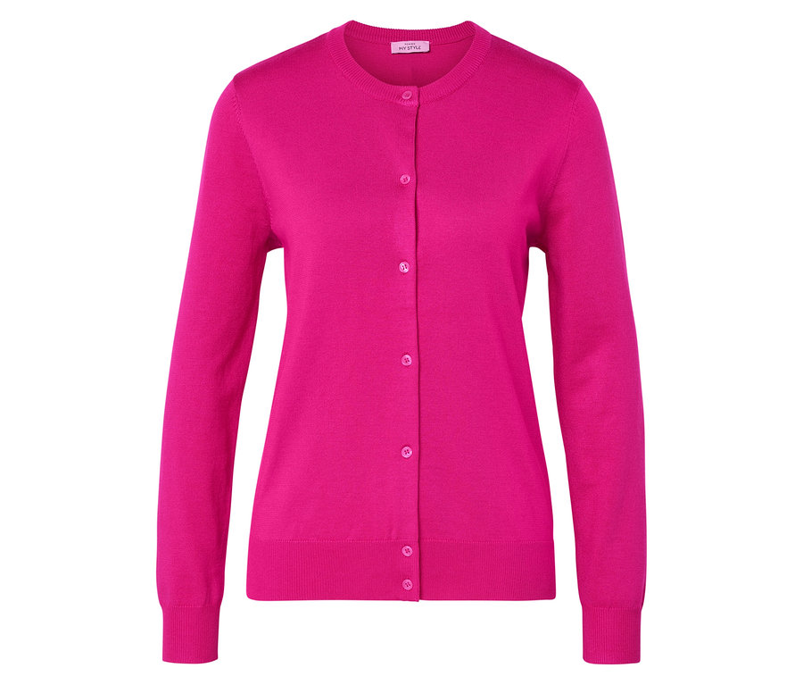 Różowy rozpinany sweter z guzikami na białym tle.