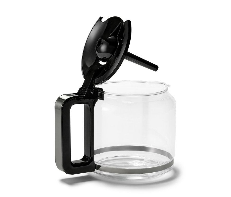 Szklany dzbanek srebrnego ekspresu przelewowego »Let's Brew Elegant« z otwartą, czarną pokrywką.