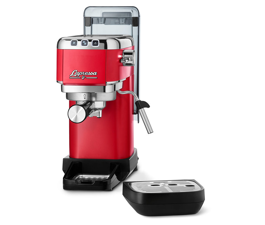 Czerwony ekspres kolbowy do kawy »Lapressa« na białym tle.