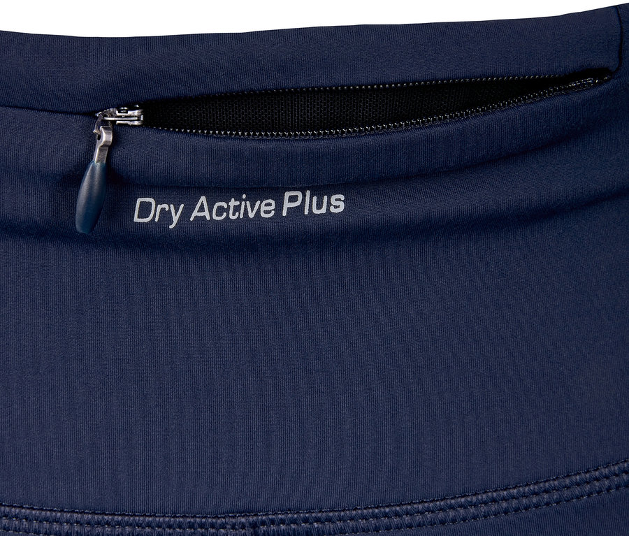 Detal legginsów sportowych z kieszenią na zamek i napisem Dry Active Plus.