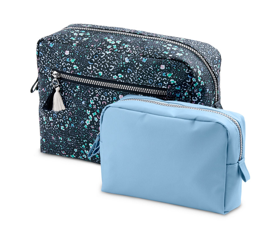 Zestaw kosmetyczek: jedna w panterkę, druga jasnoniebieska.