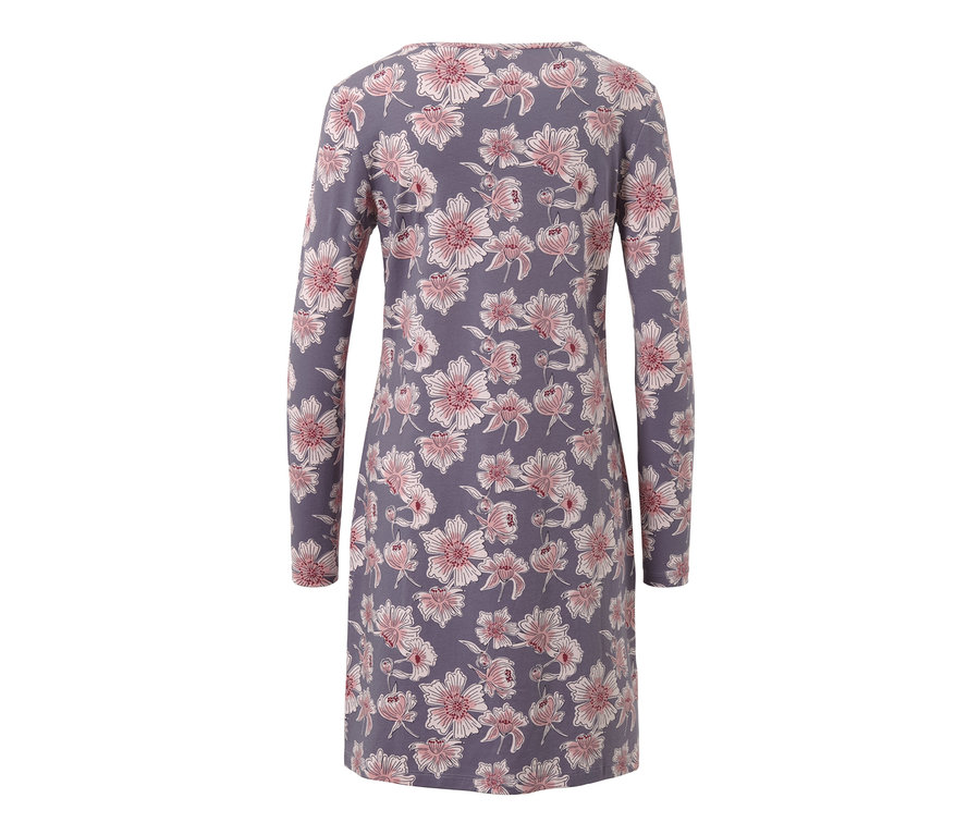 Koszula nocna w kwiaty.