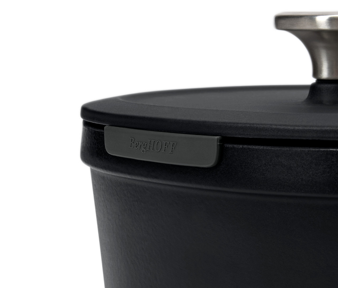 Szczegół czarnego garnka BergHOFF z pokrywką.