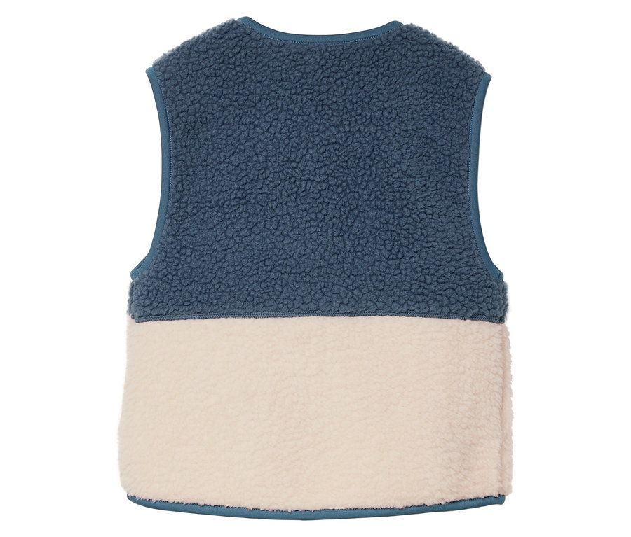 Dwukolorowa kamizelka polarowa z niebieską górą i kremowym dołem.