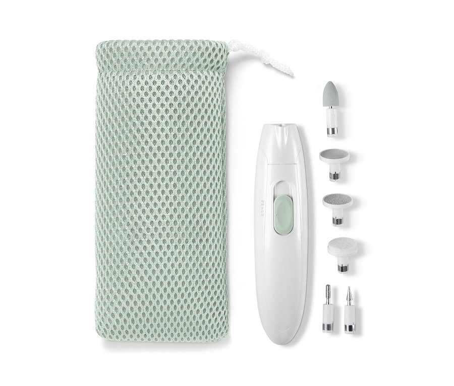Zestaw do manicure i pedicure z etui i nasadkami.