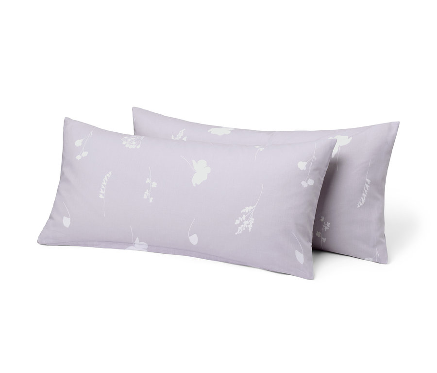 Dwie poszewki na poduszki z bawełny renforcé z motywem kwiatowym.
