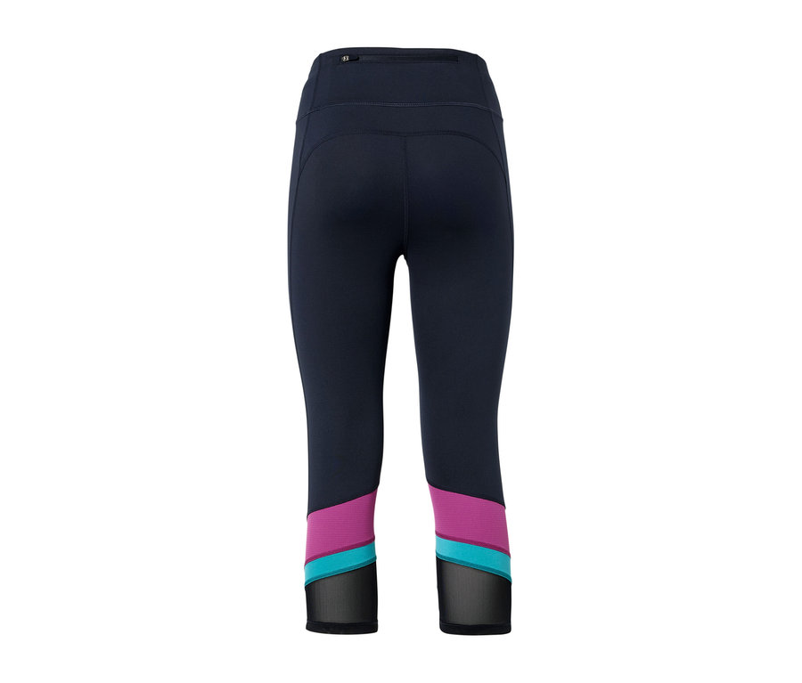 Granatowe legginsy sportowe o długości 3/4 z fioletowymi, turkusowymi i czarnymi detalami na nogawkach.