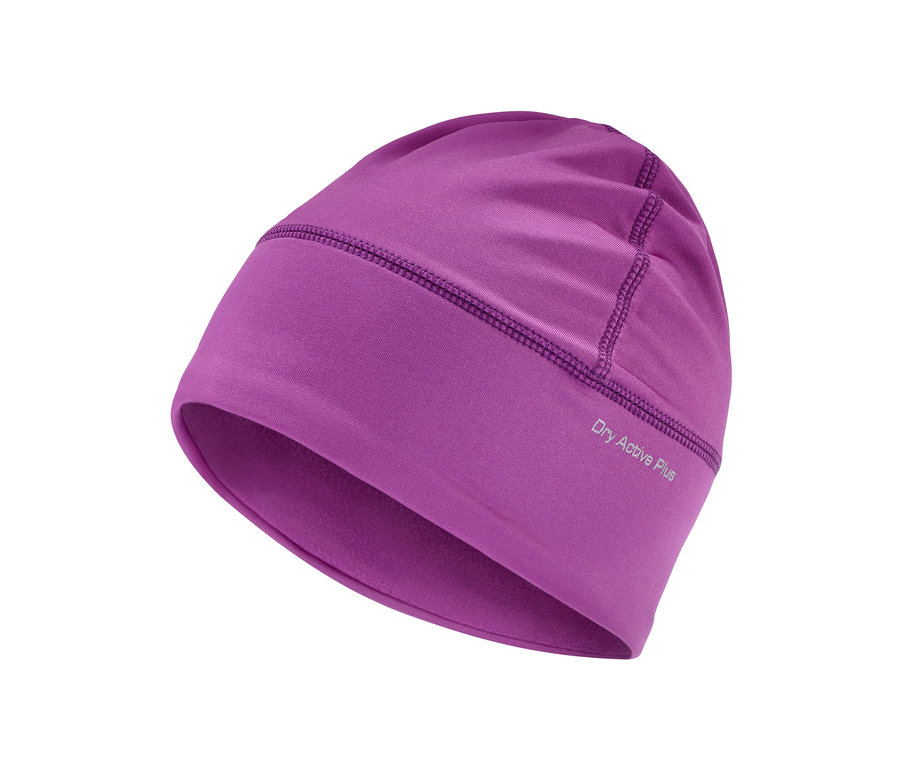 Zbliżenie na malinową termoaktywną czapkę funkcyjną.