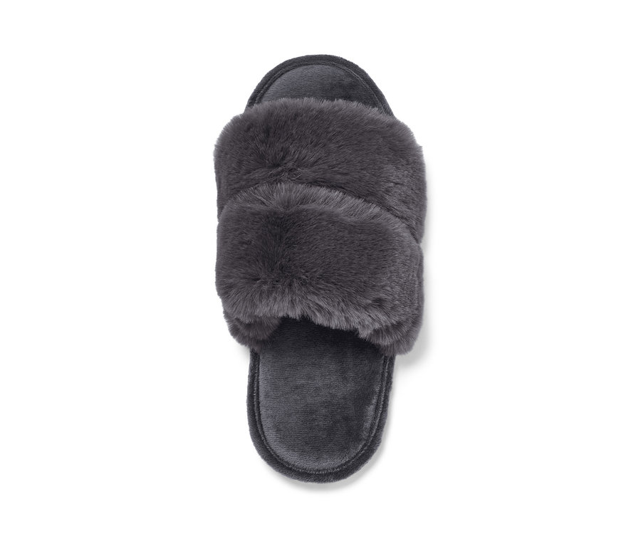 Widok z góry na pojedynczy szary pluszowy kapeć.